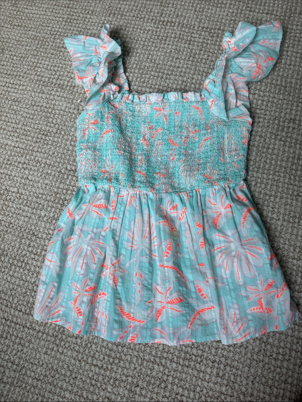 Women’s Vineyard Vines Ruffled top!